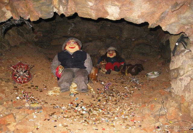 15 tento poklad je ve sklepeni trvale a dobre strezen.jpg